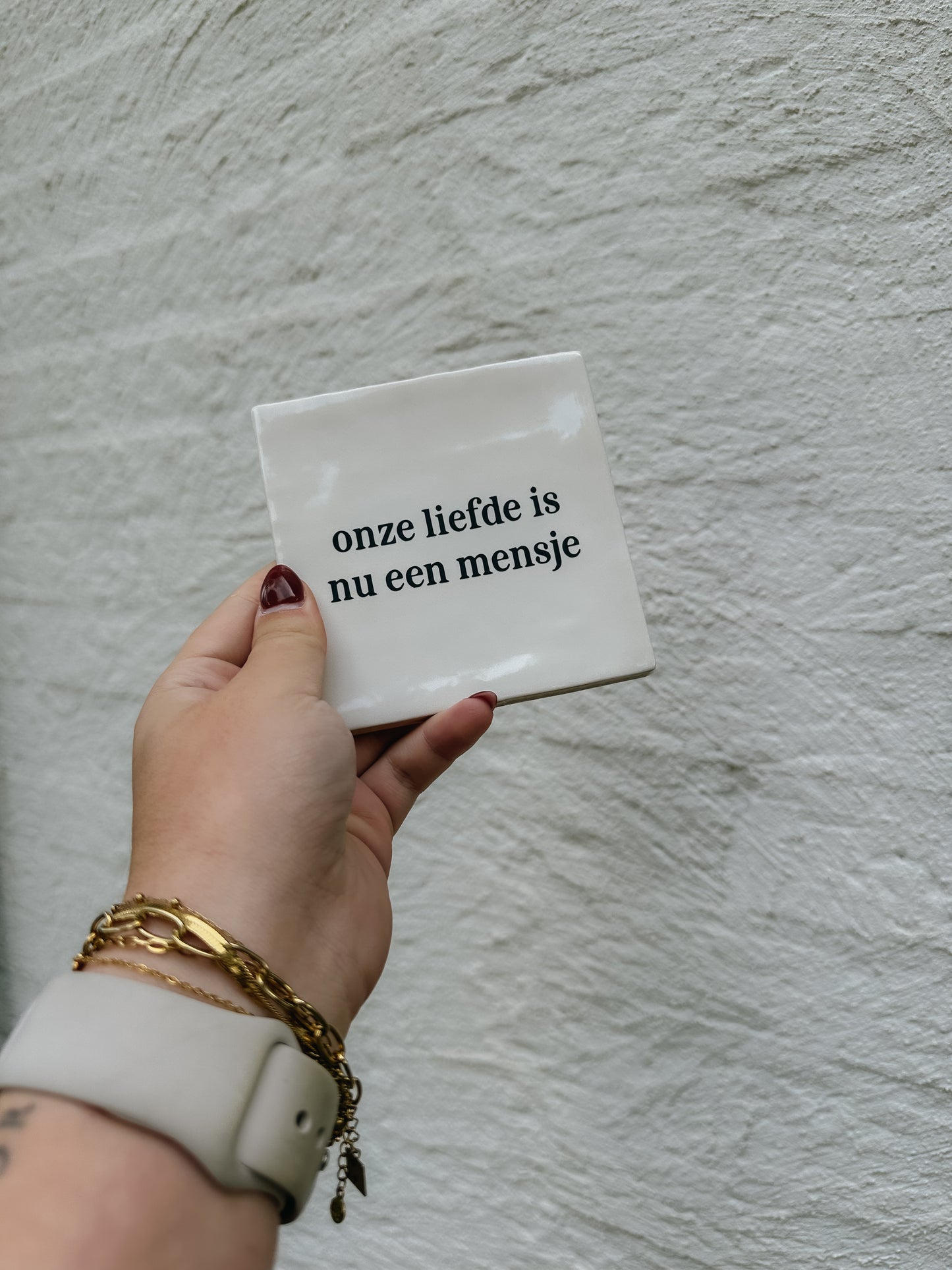 Tegeltje Onze liefde is nu een mensje