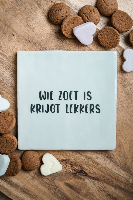 Tegel Wie zoet is krijgt lekkers